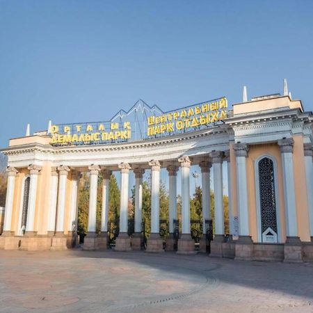 Свежая Студия В Центре Города Almaty Exterior foto